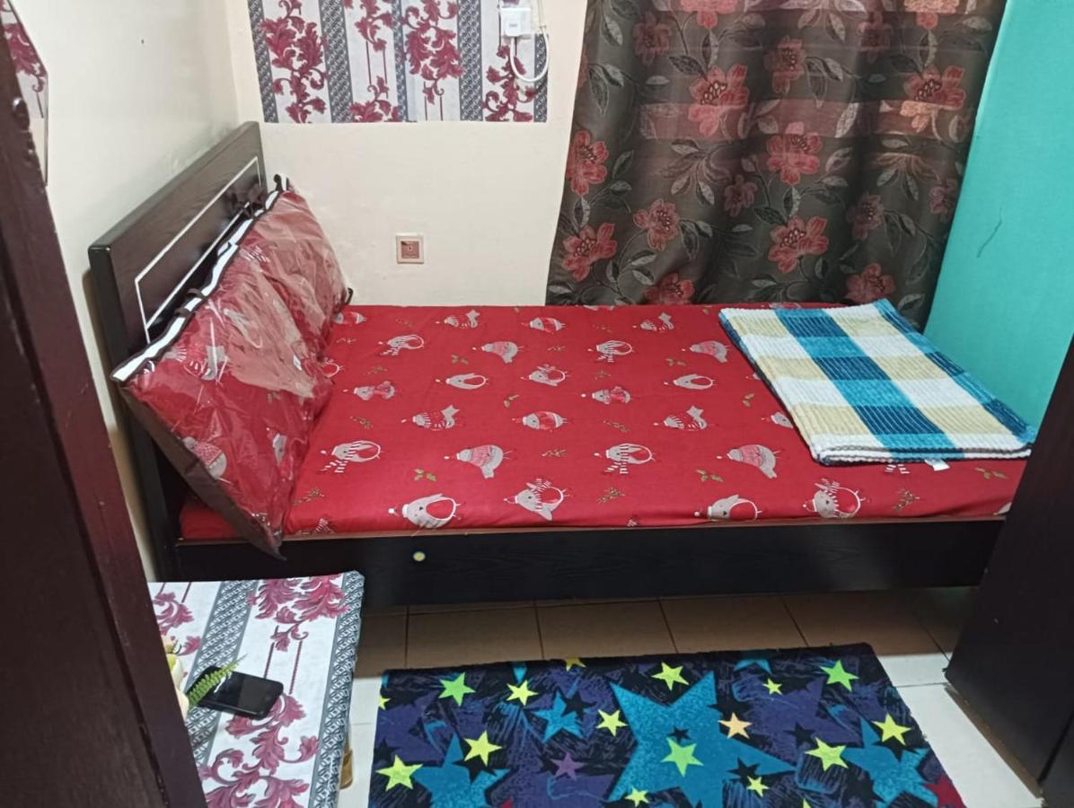 Moon Backpackers , Al Rigga , Partition For Couples And For Singles Apartment ดูไบ ภายนอก รูปภาพ