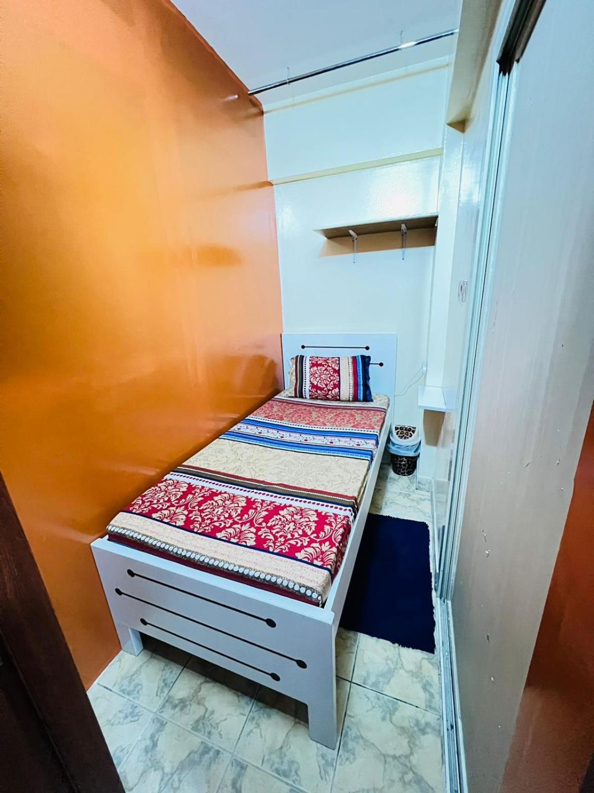 Moon Backpackers , Al Rigga , Partition For Couples And For Singles Apartment ดูไบ ภายนอก รูปภาพ