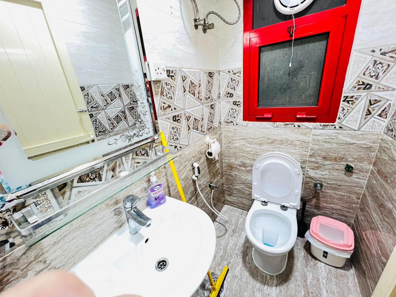 Moon Backpackers , Al Rigga , Partition For Couples And For Singles Apartment ดูไบ ภายนอก รูปภาพ