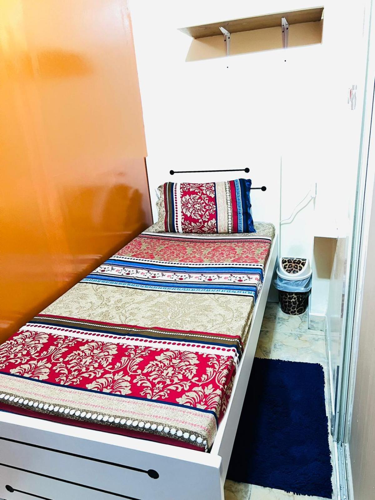 Moon Backpackers , Al Rigga , Partition For Couples And For Singles Apartment ดูไบ ภายนอก รูปภาพ